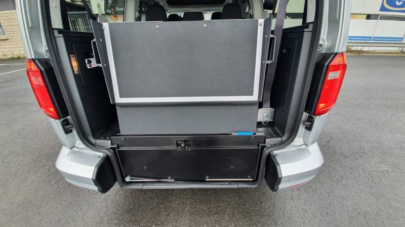 Rampe repliable pour le TPMR Volkswagen Caddy Maxi - Lenoir Handi Concept - Handi Conduite dans l'Hérault et Gard