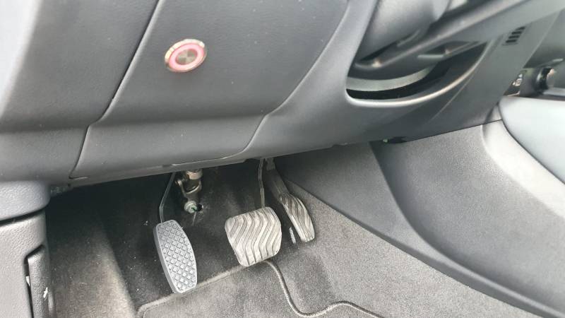 Inversion de pédale accélérateur électronique pour personne hémiplégique droit sur Nissan Juke par Handi Conduite à Montpellier