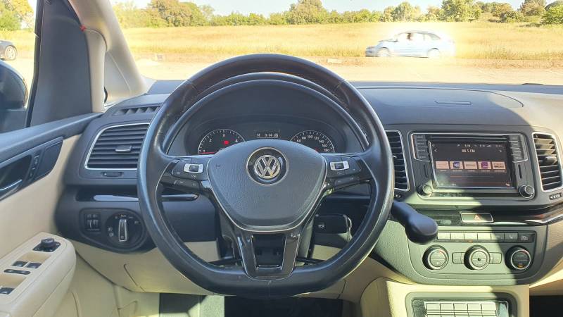 Levier de frein manuel à baisser, un aménagement PMR pour la conduite par une personne handicapée d'un Volkswagen Sharan à Montpellier par Handi Conduite