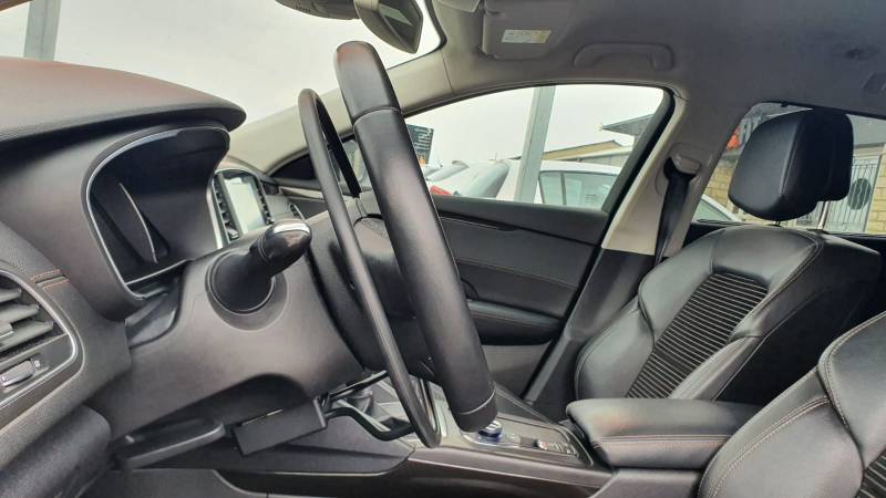 Accélérer au volant à pousser ou à tirer avec le cercle accélérateur sous volant par Handi Conduite à Montpellier