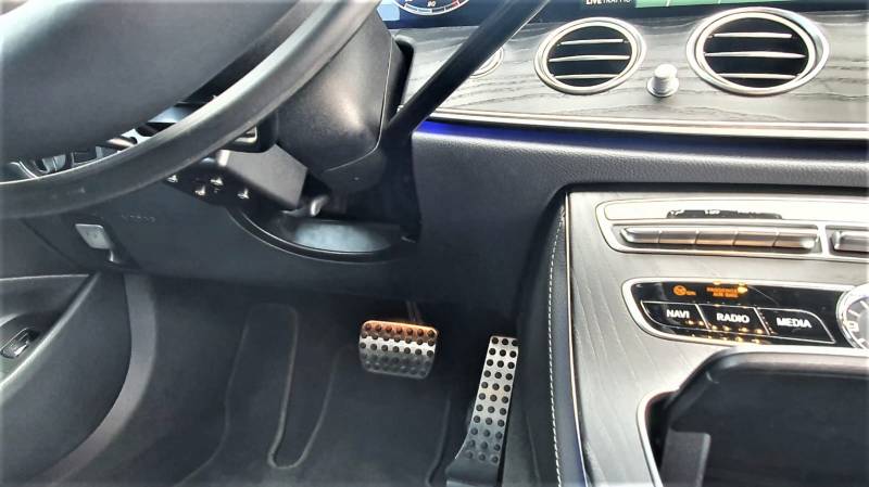 Aménagement sur mesure pour aide à la conduite d'une personne en situation de handicap à Montpellier par Handi Conduite
