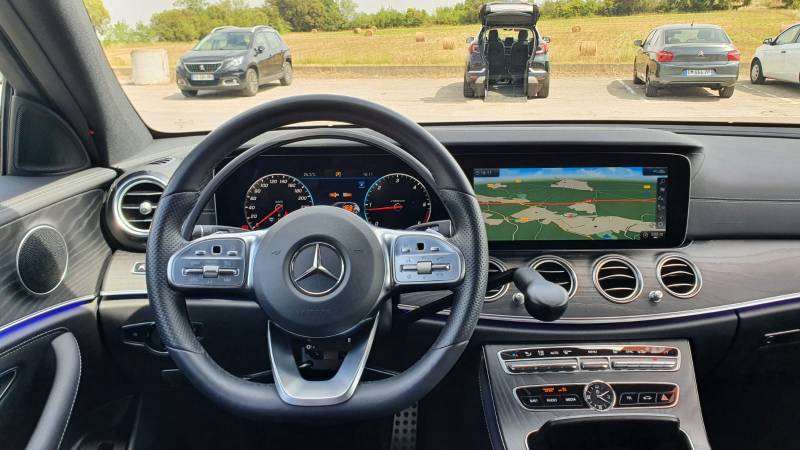 Adaptation accélérateur par cercle sous volant pour aide à la conduite d'une personne handicapée sur Montpellier par Handi Conduite