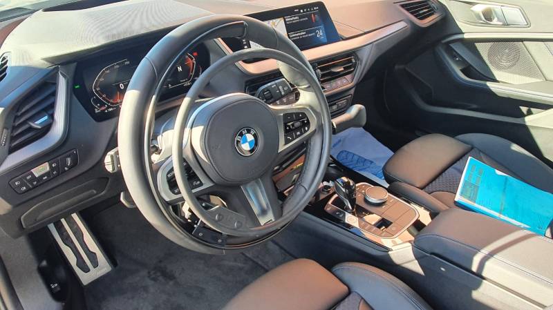 Aménagement accélérateur par cercle sur volant KS Wireless et levier de frein manuel à pousser Lf 12 sur une BMW par Handi Conduite dans l'Hérault