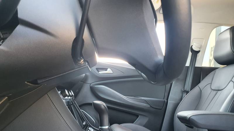 Adaptation poste de conduite pour personne handicapée avec accélérateur par manette à gauche sur Opel Grandland à Montpellier dans l'Hérault par Handi Conduite