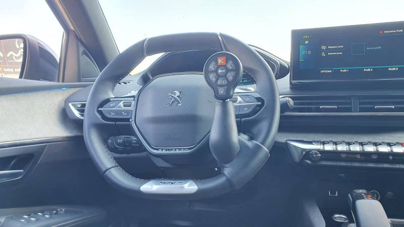 Aide à la conduite pour personne handicapée avec télécommande multifonctions au volant par Handi Conduite à Montpellier