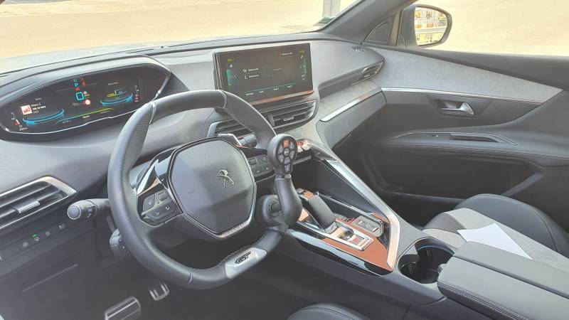 Adaptation télécommande au volant pour personne atteinte de handicap sur Peugeot 3008 à Montpellier par Handi Conduite