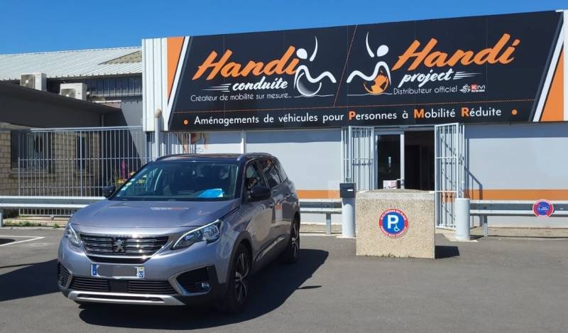 Adaptation paraplégique au volant avec manettes électroniques au volant MV 908 et levier de frein Lf901 de Kivi sur 5008 par Handi Conduite dans l'Hérault à Montpellier