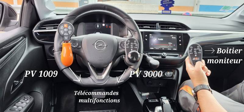 Conduite handi au volant pour personne hémi ou amputé membre supérieur avec télécommande multifonction au volant Auto école adaptée PMR partenaire Handi Conduite Castelnau-Le-Lez Montpelllier Hérault 34