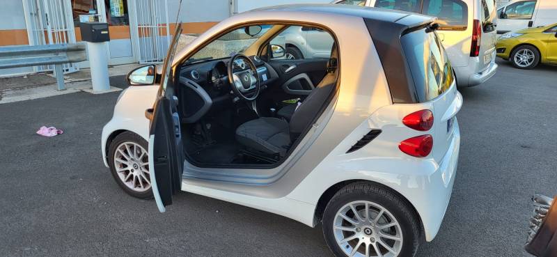 A vendre Hérault Gard Smart Fortwo de 2012 46 000 km adaptée conduite PMR accélérateur frein à la main au volant par Handi Conduite