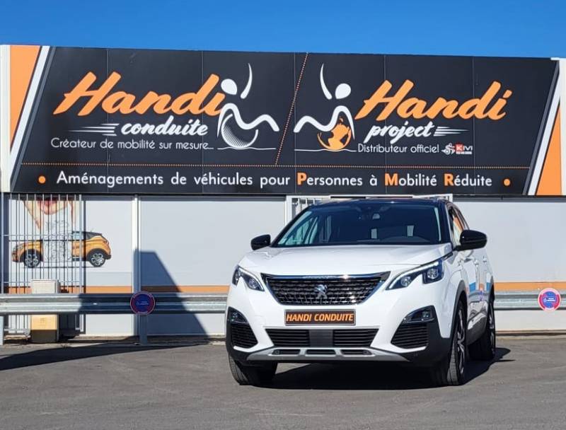 Conduite handicap; accélérateur frein au volant pour conduite à la main sur Peugeot 3008, cercle sous volant à tirer et à pousser et levier de frein à baisser par Handi Conduite