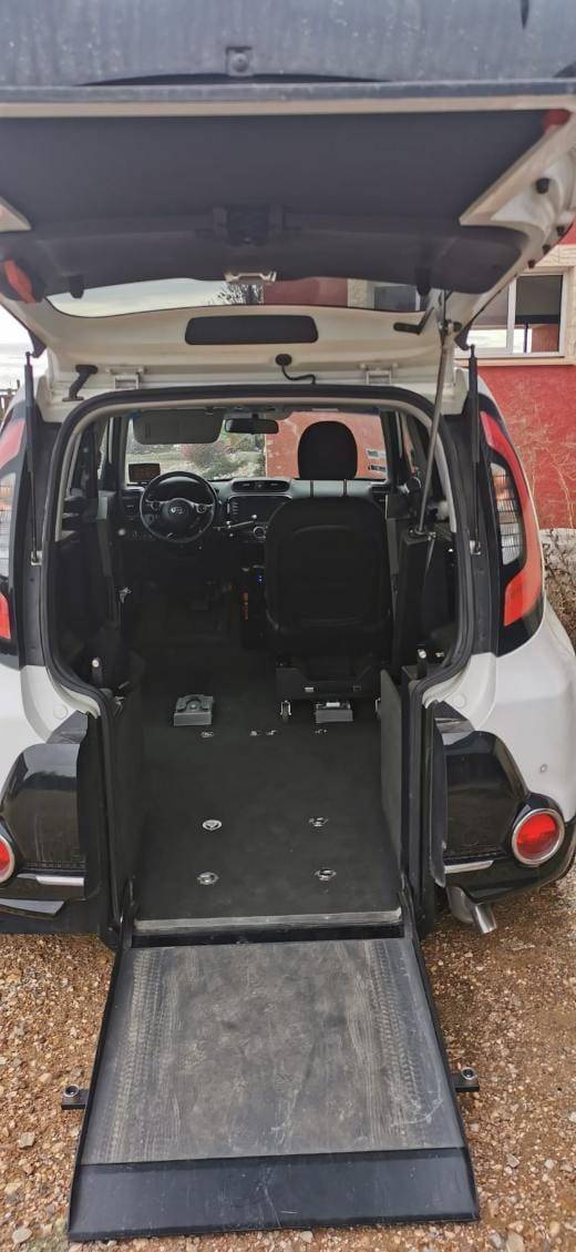 Kia Soul Emotion à vendre, conduite ou passager en fauteuil roulant manuel ou electrique, conduite en fauteuil roulant