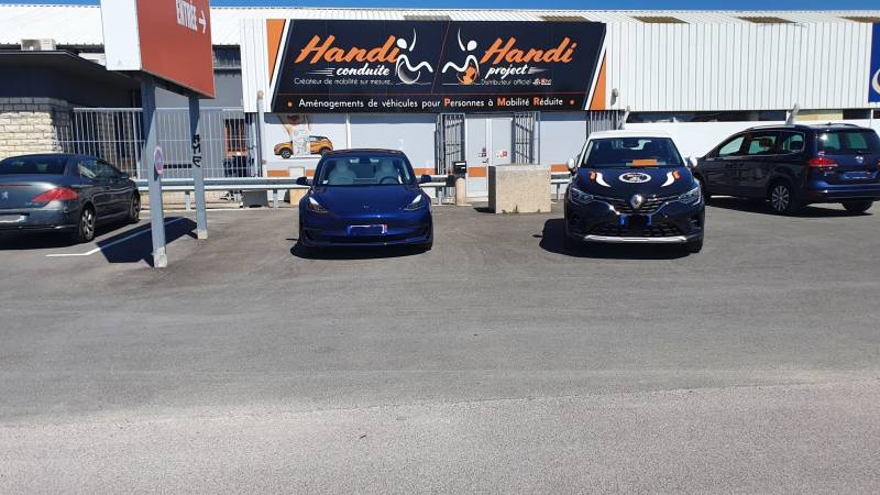 Adaptation poste de conduite avec accélérateur par cercle sous volant à pousser à Handi Conduite Montpellier
