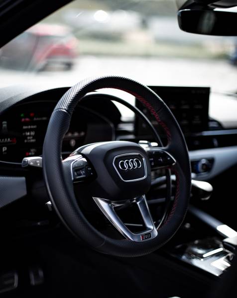 Accélérateur par cerceau sous volant et levier de frein PMR sur Audi RS4 Hérault Montpellier Handi Conduite