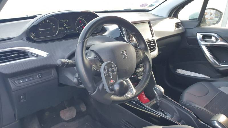 Adaptation PMR sur Peugeot 2008, télécommande multifonctions au poste de conduite - Handi Conduite - Hérault