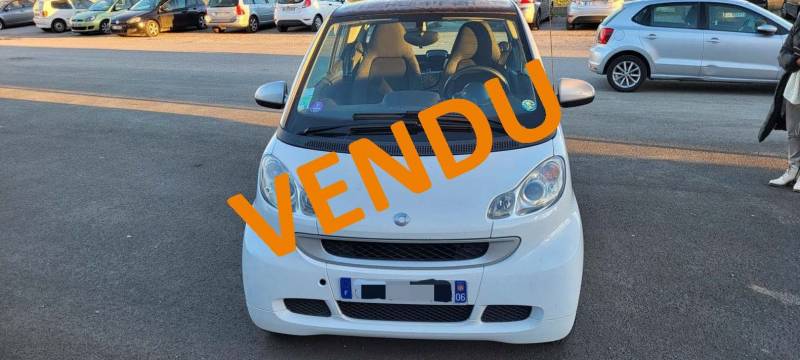 A vendre Hérault Gard Smart Fortwo de 2012 46 000 km adaptée conduite PMR accélérateur frein à la main au volant par Handi Conduite