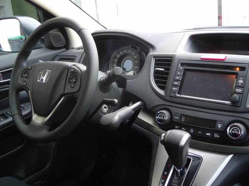 L'accélérateur par manettes placé au volant, le MV 908