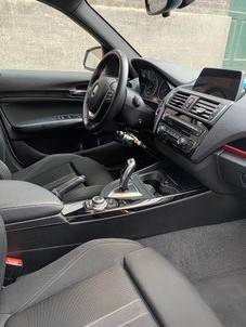 Sur Haubourdin près de Lille, vente BMW série 1 avec adaptation du poste de conduite par combiné accélérateur frein par manette au volant