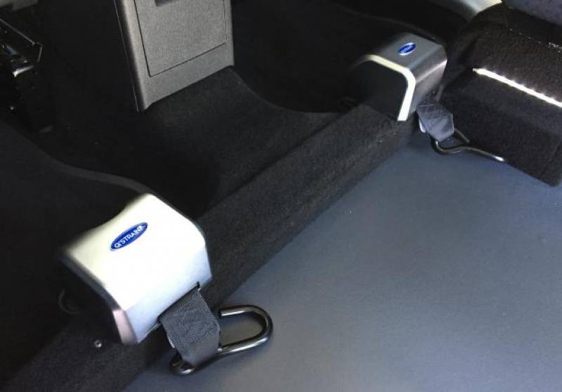 Enrouleurs d'arrimage de fauteuil roulant dans Volkswagen Caddy TPMR - Lenoir Handi Concept - Handi Conduite