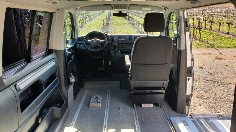 Conduite en fauteuil roulant dans le Volkswagen T6 Colorado proposé par Handi Conduite dans l'Hérault