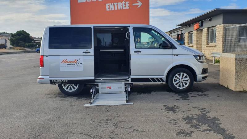 Transporter une personne en fauteuil roulant, Volkswagen T6 Colorado, dimensions XXL proposé par Handi Conduite à Montpellier 34