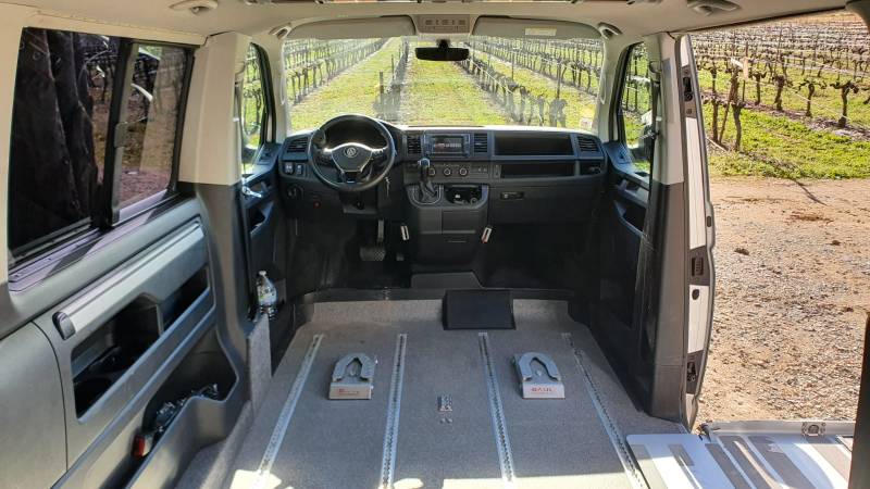 Volkswagen T6 Colorado pour conduite PMR et transport PMR proposé par Handi Conduite dans l'Hérault