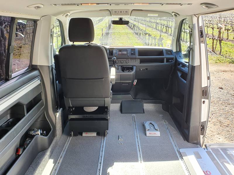 Transport de personne en fauteuil roulant côté passager Volkswagen T6 Colorado Handi Conduite 30, 13, 83, 06