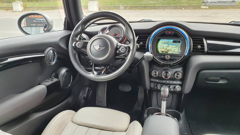 Modification poste de conduite sur Mini Cooper S avec adaptation accélérateur par cercle sous volant et levier de frein à baisser vertical sur Vendargues
