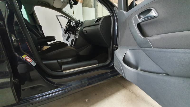 Transfert fauteuil roulant dans véhicule par personne handicapée protection de bas de caisse pour protéger votre véhicule, création sur mesure par Handi Conduite Hérault Montpellier